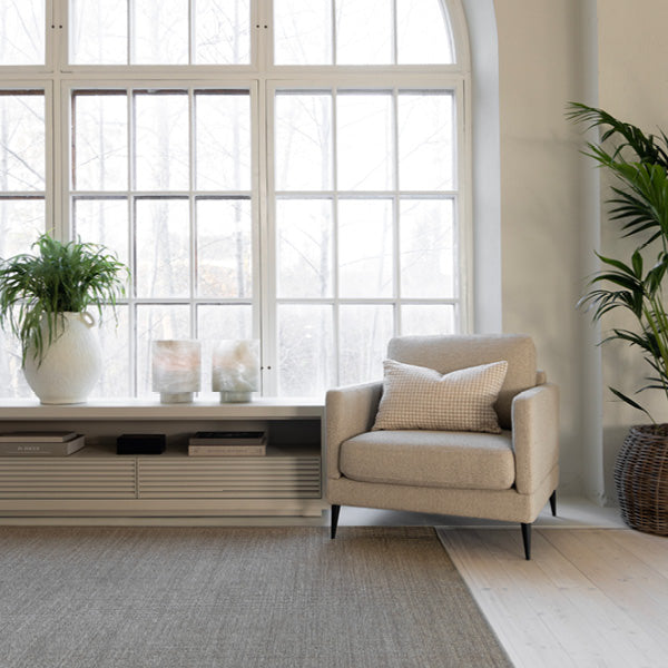 HAYDEN mediabänk, Ivory Mist från Artwood