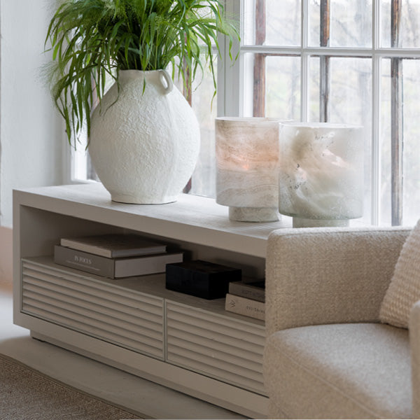 HAYDEN mediabänk, Ivory Mist från Artwood