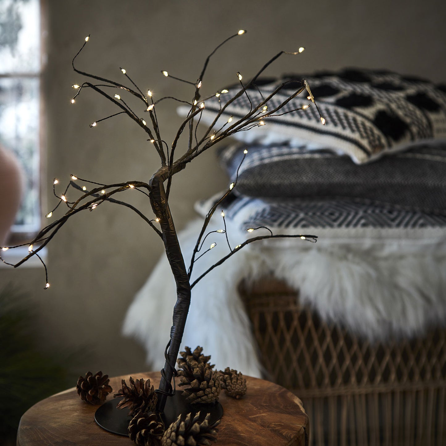 GLOW Träd med ljusslinga, 48 lampor, Svart