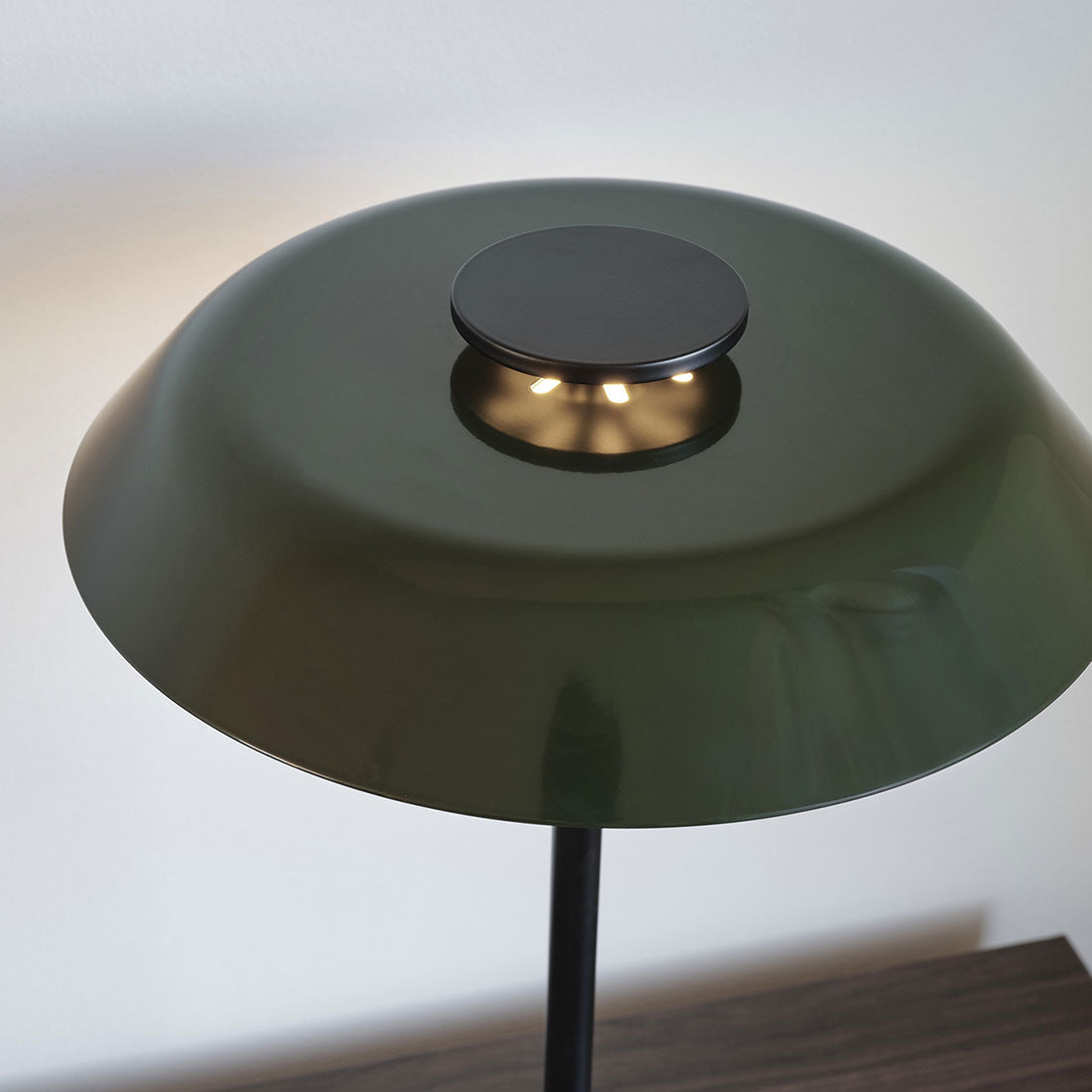 Bordslampa Horisont höjd 47,5 cm mattsvart/blank skogsgrön