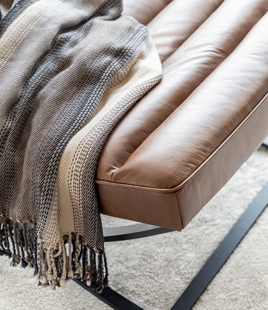 BROOKS skinnfåtölj