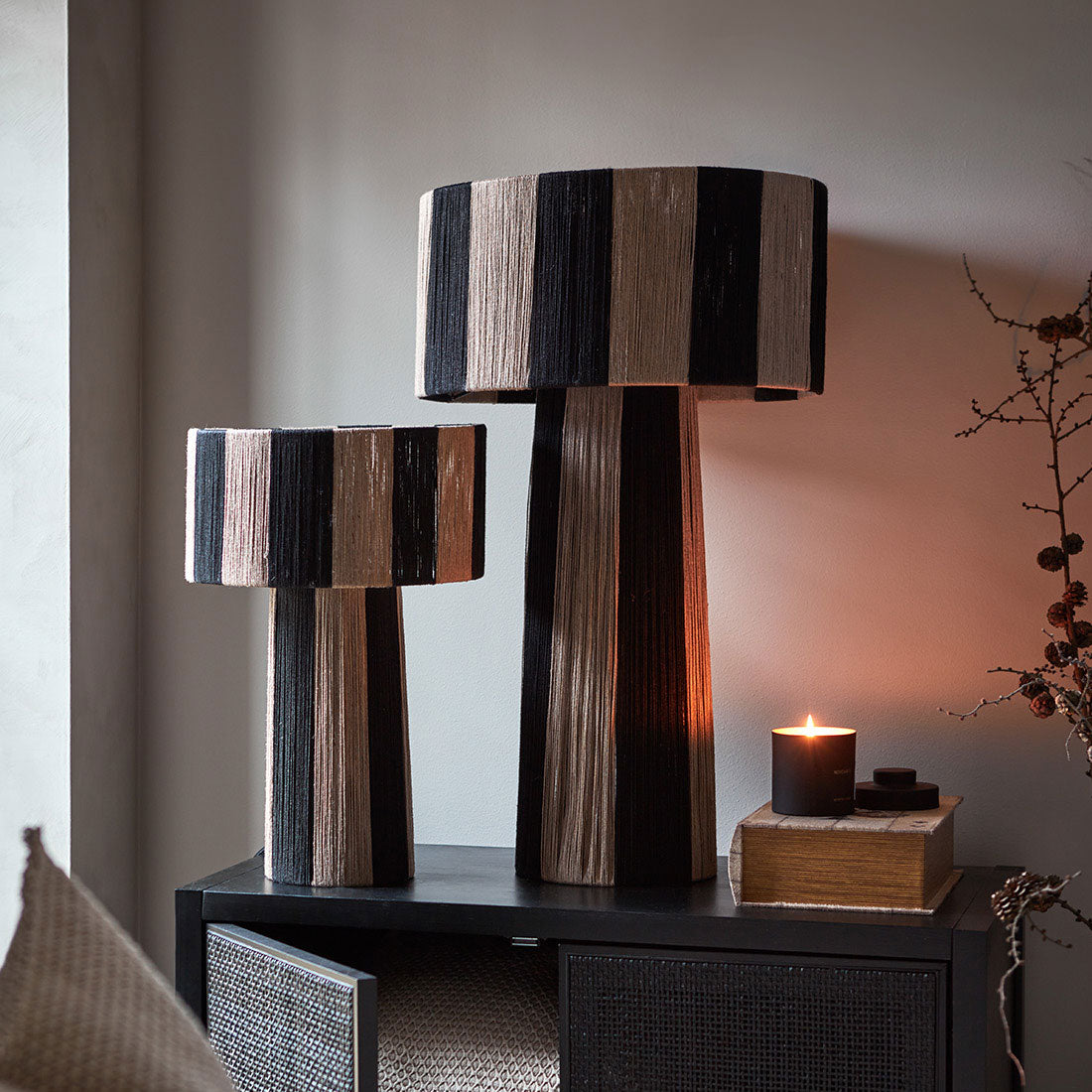 JULLAN Bordslampa M, Svart/natur